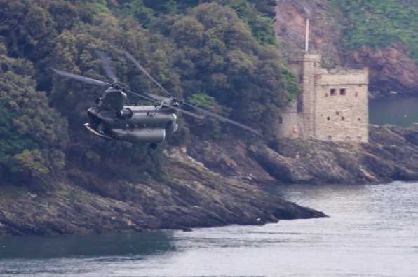 21 May 2020 - 19-33-30 
And with Kingswear Castle for reference, the Chinook turns westwards.
----------------------
Super low past Dartmouth RAF Chinook ZH902